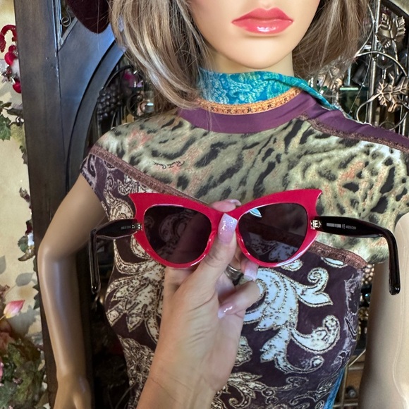 MCQ Alexander McQueen Sunglasses - Picture 5 of 8